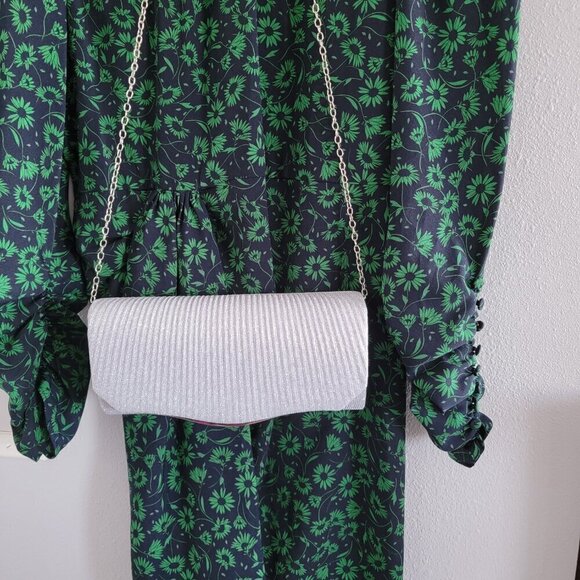 𝅺CLUTCH Sparkling Envelope Silver Textured Handbag Shoulder Chain NIB - Picture 1 of 14
